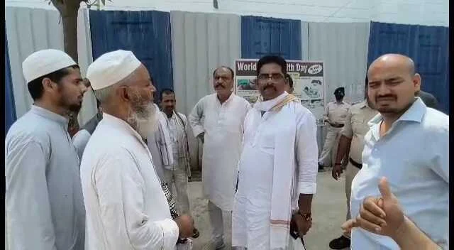 बेगूसराय में जमीनी विवाद में एक कलयुगी भतीजे ने अपने ही चाचा एवं चचेरे भाई सहित तीन लोगो को पिटाई कर किया घायल 3