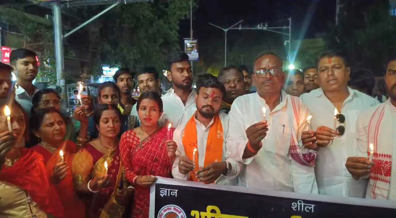नालंदा: आतंकी हमले के विरोध में एबीवीपी ने निकाला आक्रोश मार्च, पाकिस्तान पर सर्जिकल स्ट्राइक की मांग तेज 2