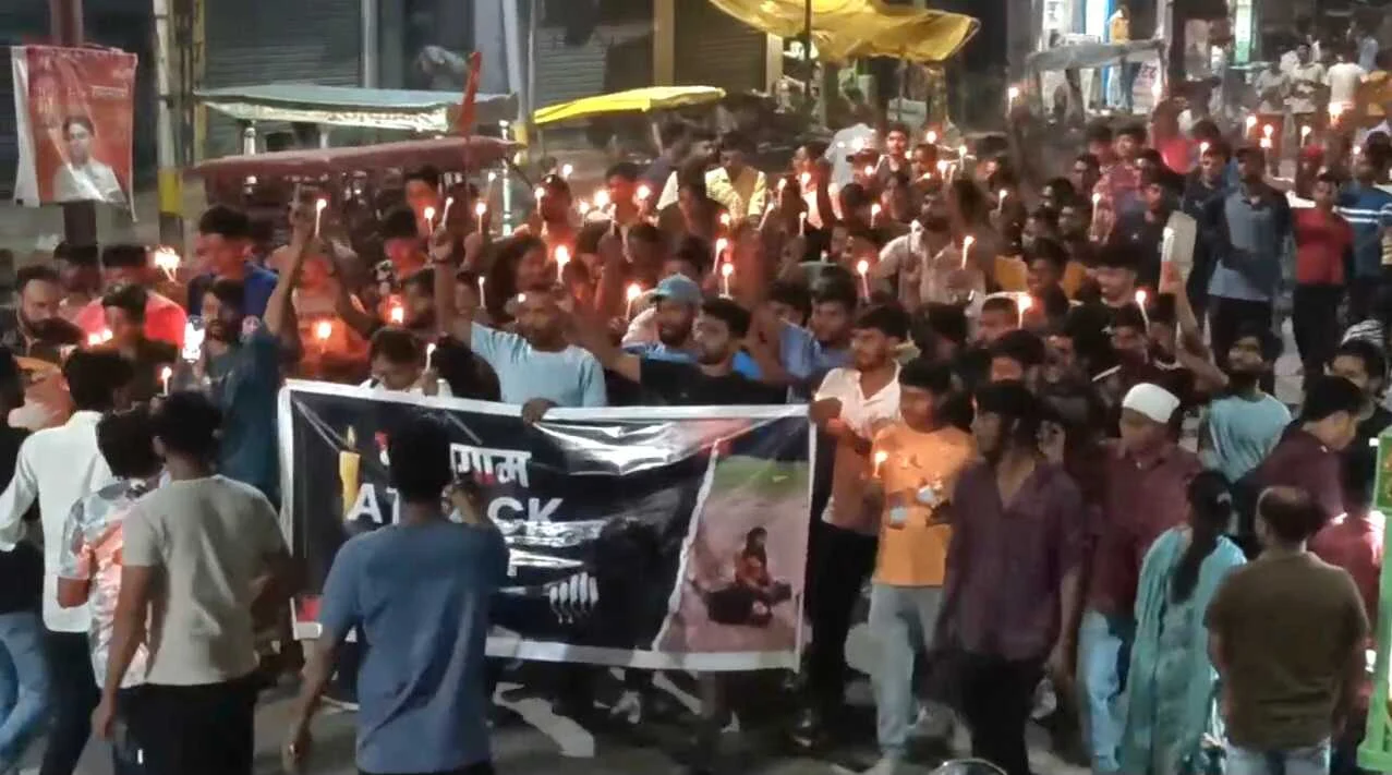 नालंदा: आतंकी हमले के विरोध में एबीवीपी ने निकाला आक्रोश मार्च, पाकिस्तान पर सर्जिकल स्ट्राइक की मांग तेज 2