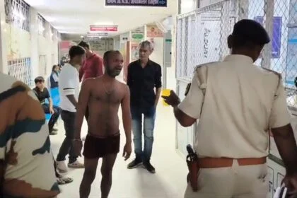 बेगूसराय में एक शराबी ने नशे की हालत में सदर अस्पताल में किया जमकर हंगामा  20