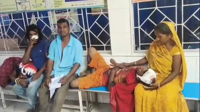 बेगूसराय में उधार सिगरेट और गुटखा नहीं देने से नाराज दबंगों ने चाकू एवं लाठी डांटे से पूरे परिवार पर किया हमला, हमले से एक महिला समेत पांच लोग गंभीर रूप से घायल 4