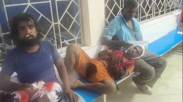 बेगूसराय में उधार सिगरेट और गुटखा नहीं देने से नाराज दबंगों ने चाकू एवं लाठी डांटे से पूरे परिवार पर किया हमला, हमले से एक महिला समेत पांच लोग गंभीर रूप से घायल 12