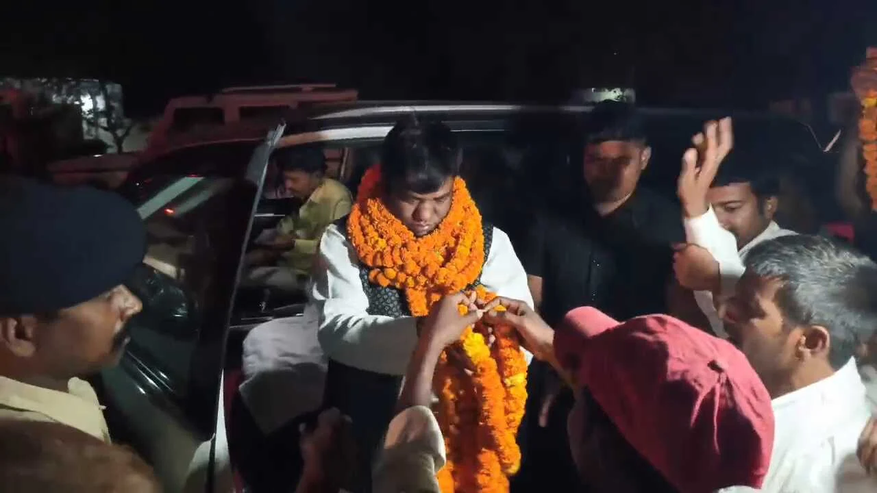 नालंदा: वीआईपी सुप्रीमो मुकेश साहनी ने बीजेपी पर साधा निशाना:- कहा भाजपा अब चंदा लेकर धंधा करने वाली पार्टी बन गई है 4