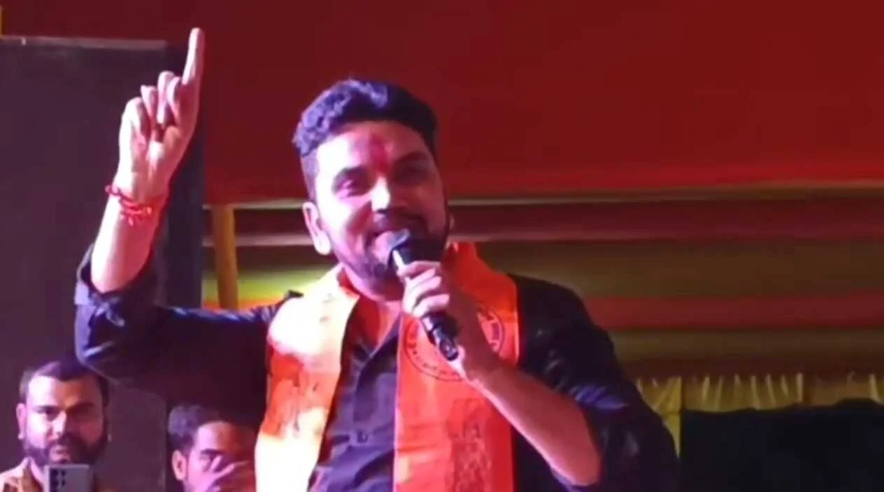 नालंदा:भोजपुरी गायक गुंजन सिंह ने खुले मंच से पाकिस्तान को दी कड़ी चेतावनी - कहा हम 28 का बदला 280 से लेंगे 7