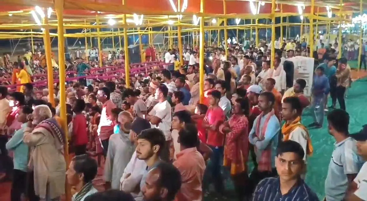 नालंदा:भोजपुरी गायक गुंजन सिंह ने खुले मंच से पाकिस्तान को दी कड़ी चेतावनी - कहा हम 28 का बदला 280 से लेंगे 4