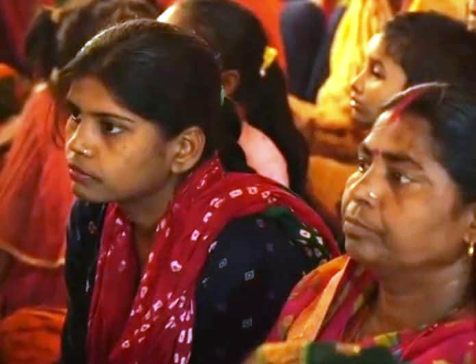 मुजफ्फरा में चैती दुर्गा पूजा के महाआरती में उमड़ी श्रधालुओं की भीड़ 3