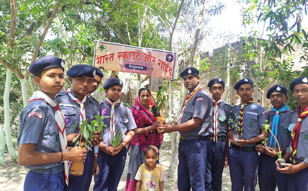 जीवन में प्रत्येक लोगो को पेड़ लगाना चाहिए - जिला प्रशिक्षक विनोद चौहान 3