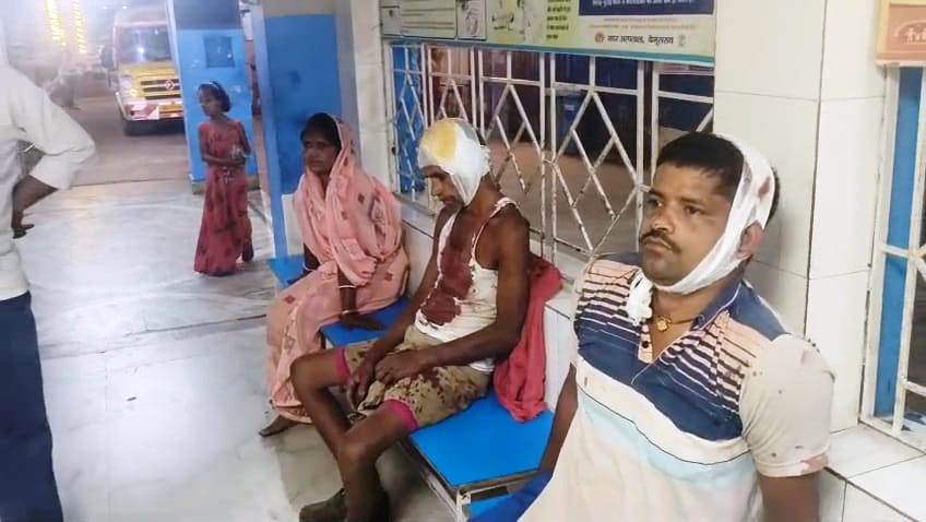 बेगूसराय में मामूली विवाद में पंच प्रतिनिधि सहित उसके पिता की बेरहमी से पिटाई, सदर अस्पताल में भर्ती 1
