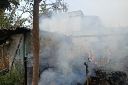 मवेशी घर में आग लगने से हजारों रूपये की सम्पत्ति जलकर राख 14