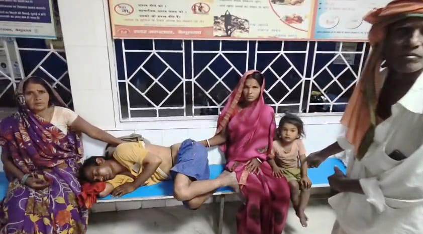 बेगूसराय में केस नहीं उठाने पर बेखौफ बदमाशों ने एक पीड़ित को बेरहमी से पिटाई कर किया घायल 2