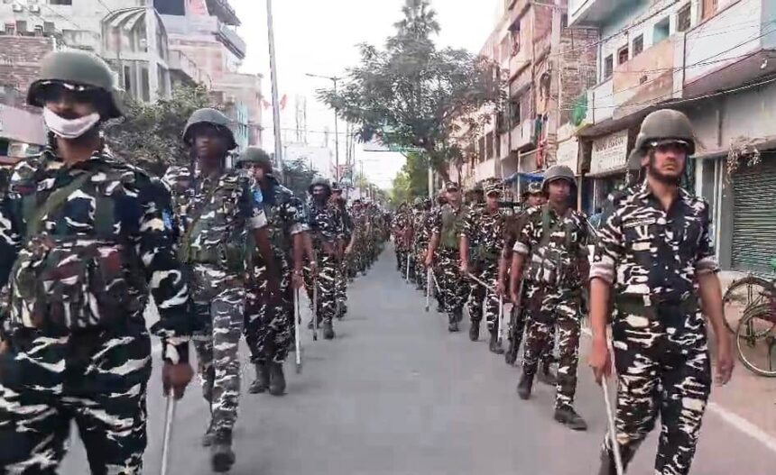 रामनवमी के पूर्व संध्या पर बिहार शरीफ के श्रम कल्याण केंद्र के मैदान से निकाला गया फ्लैग मार्च 1
