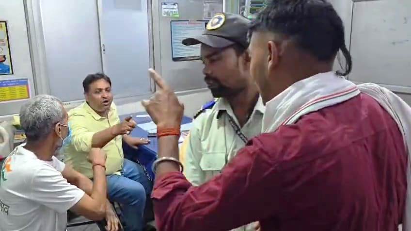 बेगूसराय सदर अस्पताल में पदस्थापित एक डॉक्टर पर मरीजों को इलाज के बदले किया गाली गलौज और बदतमीजी 4