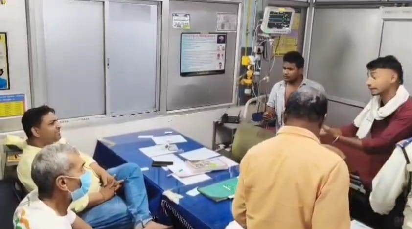 बेगूसराय सदर अस्पताल में पदस्थापित एक डॉक्टर पर मरीजों को इलाज के बदले किया गाली गलौज और बदतमीजी 3