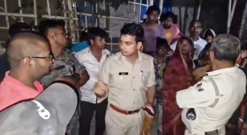बेगूसराय में शराब माफिया ने घर में घुसकर पूरे परिवार पर किया हमला, महिला पुरुष समेत चार लोग गंभीर रूप से घायल 2