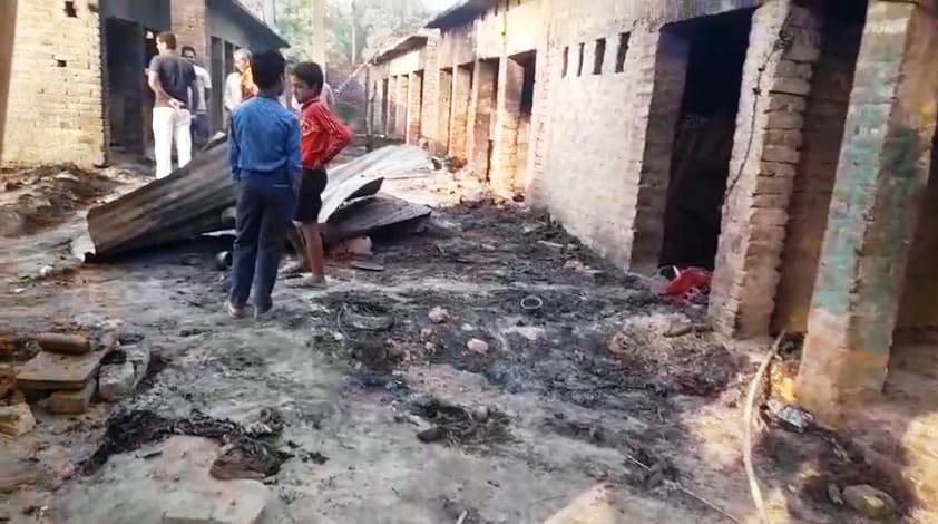 बेगूसराय में भीषण अगलगी में 30 घर समेत 20 लाख रुपये से अधिक की संपत्ति जलकर राख 3