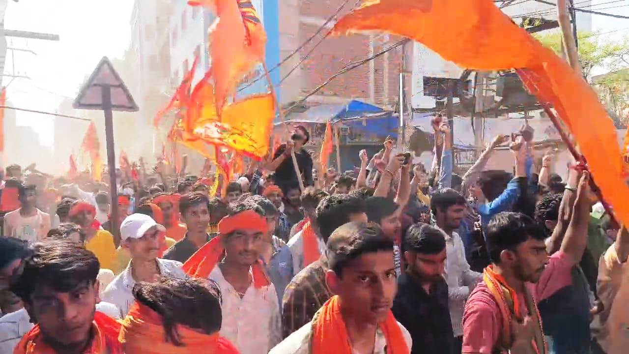 बिहार शरीफ में कड़ी सुरक्षा के बीच निकाली गई भव्य शोभा यात्रा, हजारों सुरक्षा कर्मी और ड्रोन से रखी जा रही थी नजर 2