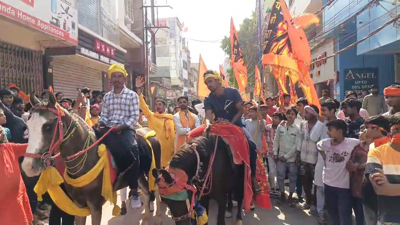 बिहार शरीफ में कड़ी सुरक्षा के बीच निकाली गई भव्य शोभा यात्रा, हजारों सुरक्षा कर्मी और ड्रोन से रखी जा रही थी नजर 3