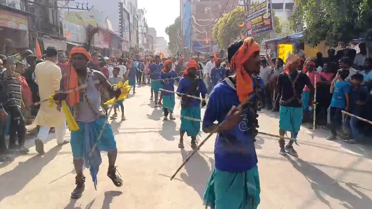 बिहार शरीफ में कड़ी सुरक्षा के बीच निकाली गई भव्य शोभा यात्रा, हजारों सुरक्षा कर्मी और ड्रोन से रखी जा रही थी नजर 4