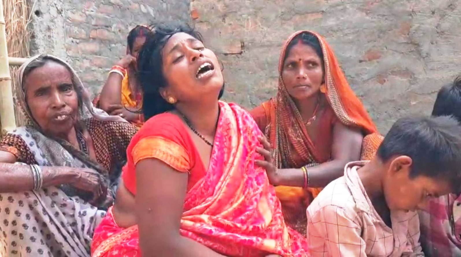 बछवाड़ा के दादुपुर पंचायत में नाबालिग का फंदे से लटका मिला शव, परिजनों ने हत्या का लगाया आरोप 5