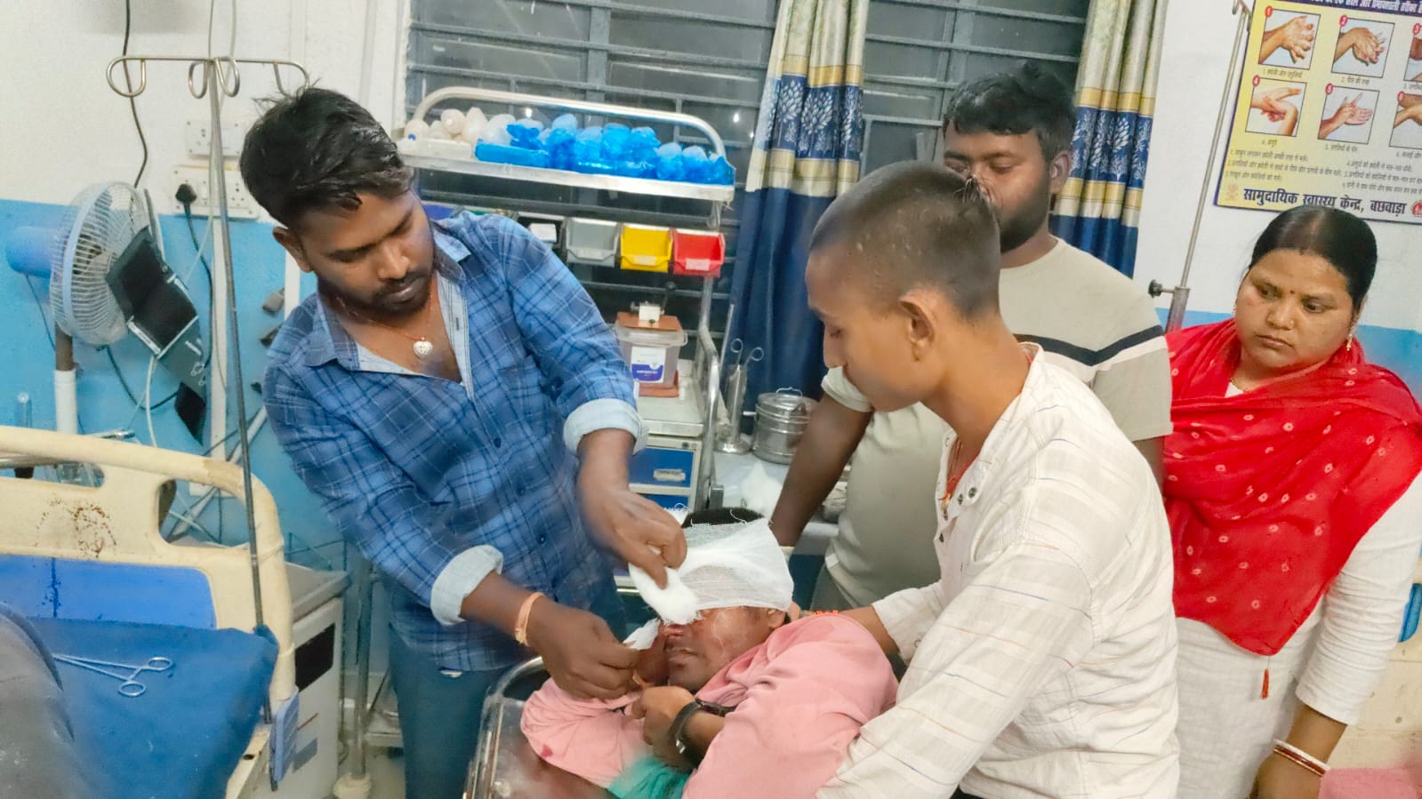 बछवाड़ा में टोटो और बाइक की जबरदस्त टक्कर, चार लोग जख्मी, अस्पताल में भर्ती 3