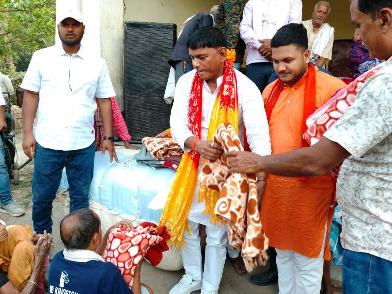 गर्मी पहुंचा 40 डिग्री पार तब खेल मंत्री सुरेन्द्र मेहता को कंबल वितरण करने की आई याद 2