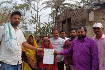 समस्तीपुर: मोरदीवा में आगलगी पीड़ित परिवार को श्री राम जानकी ठाकुरबाड़ी द्वारा दी गई आर्थिक सहायता 27