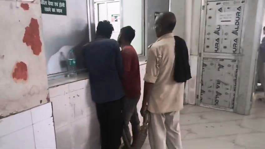 बेगूसराय पुलिस ने एक ट्रक से भारी मात्रा में बीयर किया बरामद, ट्रक का चालक एवं उपचालक को गिरफ्तार 1