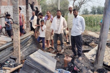 बछवाड़ा के दियारे इलाके में  चुल्हे की चिंगारी से लगी आग में दो फुस का घर समेत हजारों की सम्पत्ति जलकर राख 26