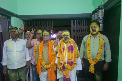 महेशपुर पैक्स से गंगा प्रसाद यादव विजय घोषित, बीडीओ ने सौपा प्रमाण पत्र, समर्थकों में खुशी 24