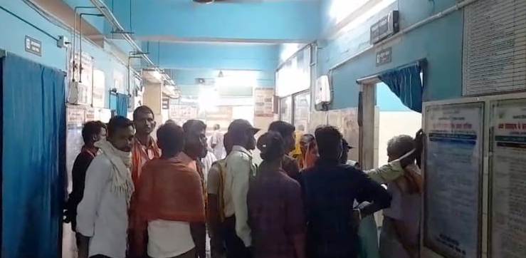 बेगूसराय में ठनका के चपेट में आने से पति की मौत,पत्नी गंभीर रूप से घायल, परिजनों में मचा कोहराम 2