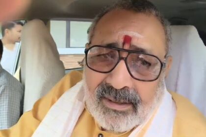 तेजस्वी यादव नहीं चाहते हैं,गरीब मुसलमानो व् महिलाओं को हक मिले इसलिए वक्फ बोर्ड के खिलाफ अनाप-शनाप बोल रहे हैं – गिरिराज सिंह 19