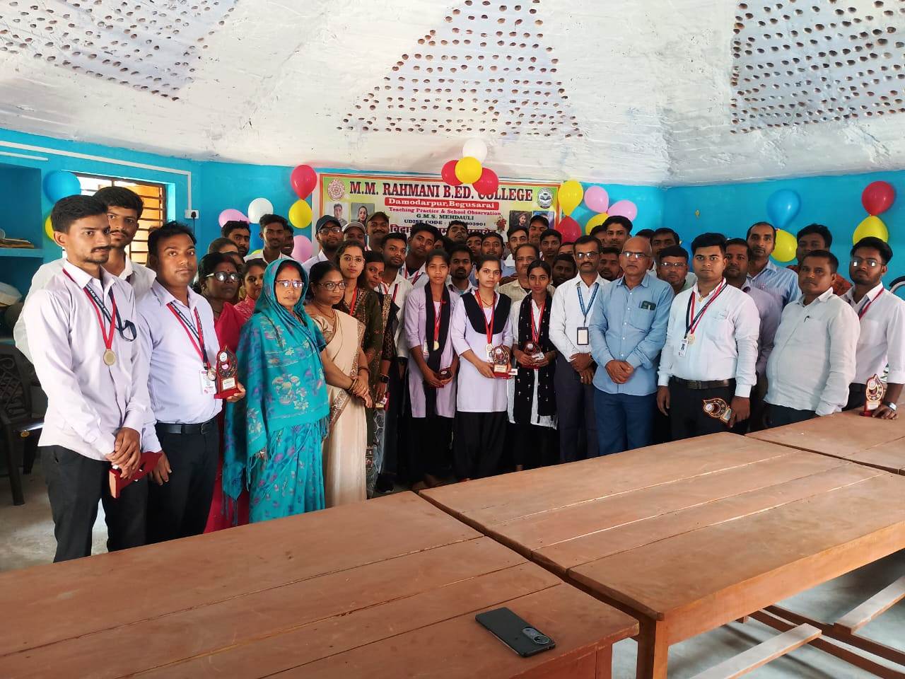 बीएड व डीएलएड के प्रशिक्षुओं को अवलोकन कक्षा समाप्ति के उपरांत दी गई विदाई 3