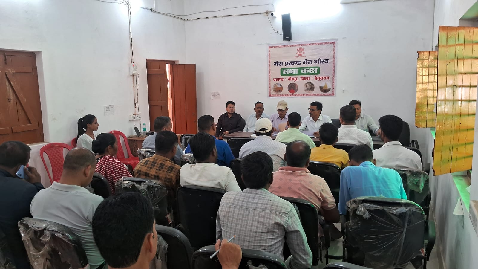 वीरपुर प्रखंड में पदाधिकारियों ने विभिन्न समस्याओं को समाधान करने के लिए किया बैठक 2