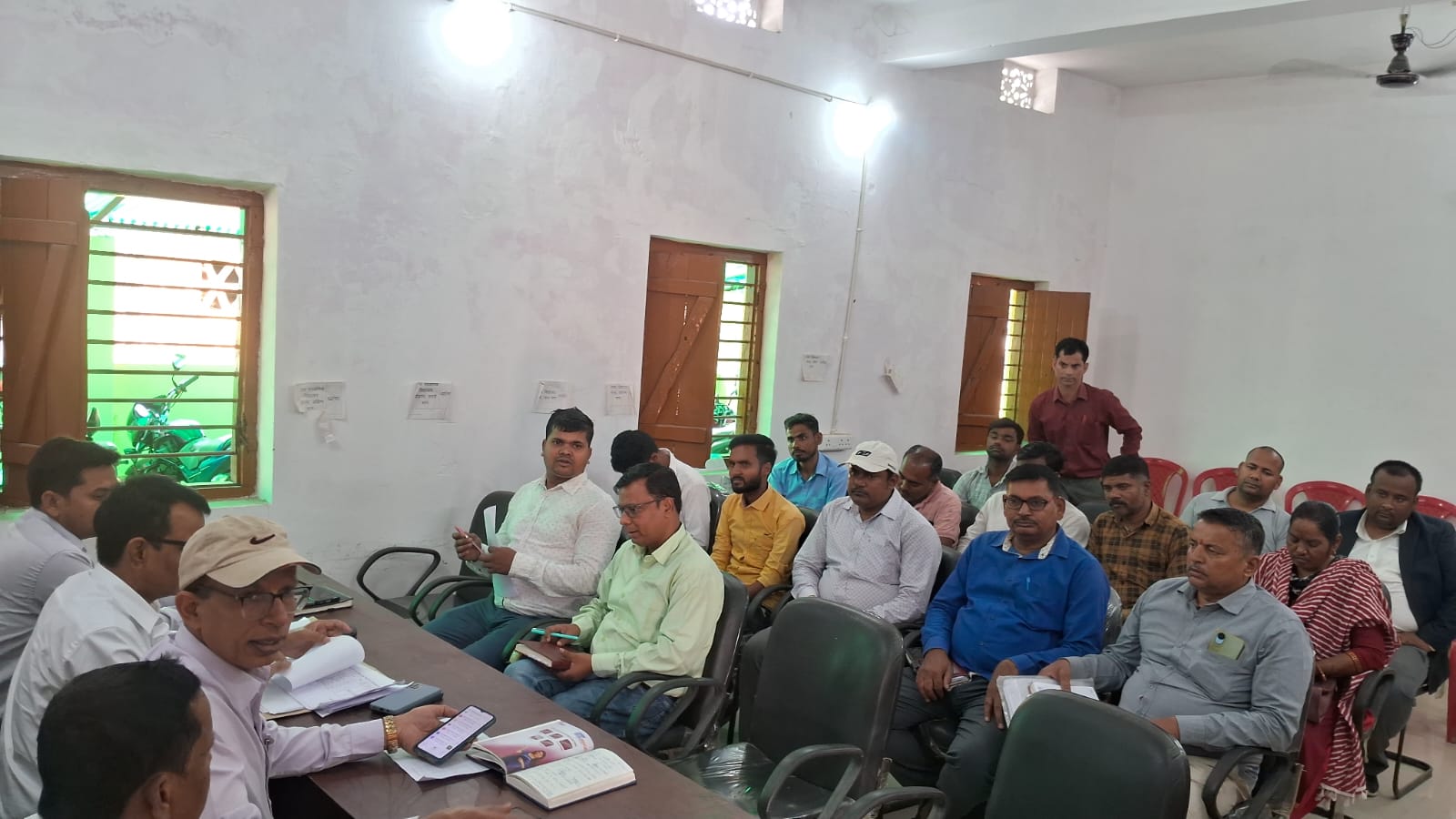 वीरपुर प्रखंड में पदाधिकारियों ने विभिन्न समस्याओं को समाधान करने के लिए किया बैठक 7