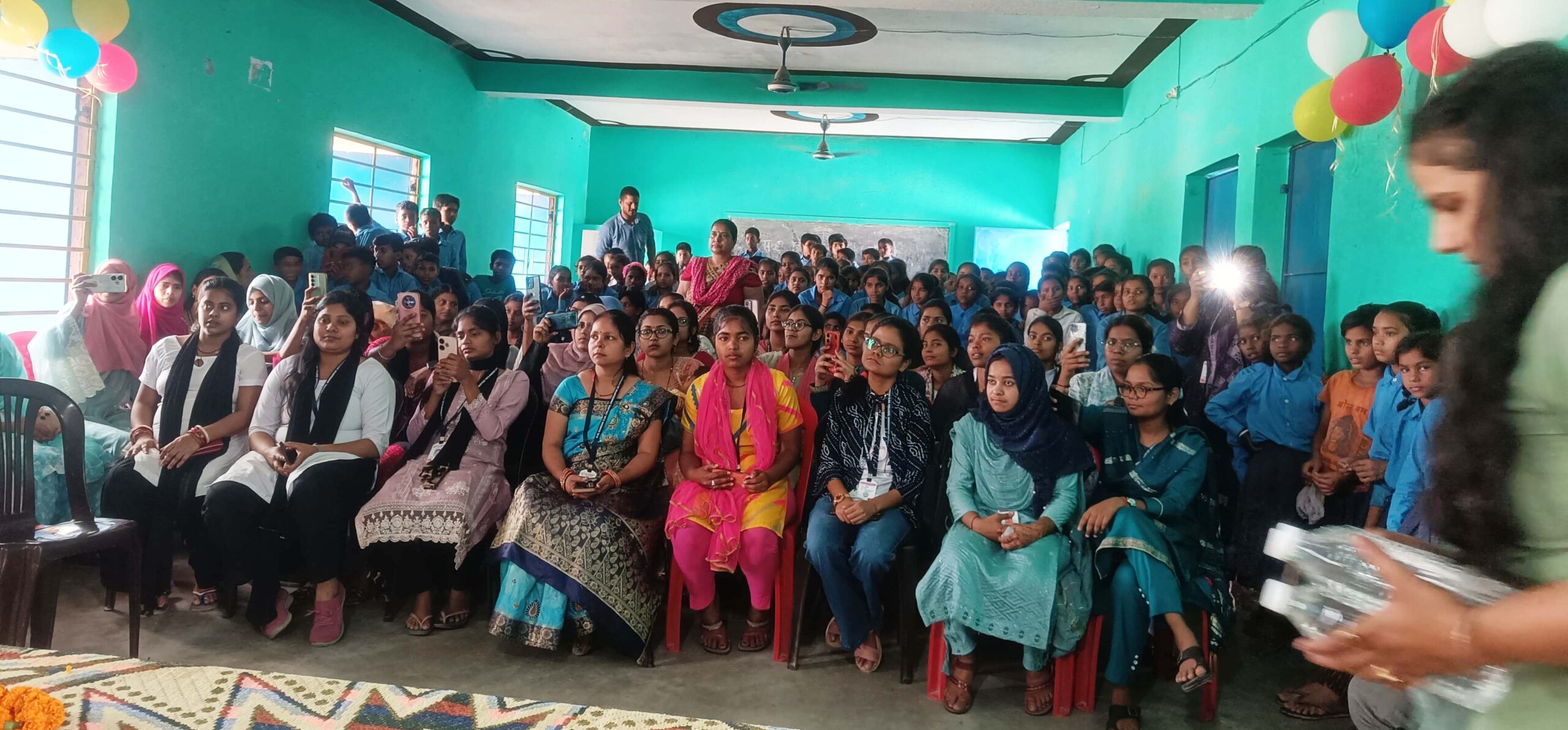 बीएड व डीएलएड के प्रशिक्षुओं को अवलोकन कक्षा समाप्ति उपरांत दी गई विदाई 3