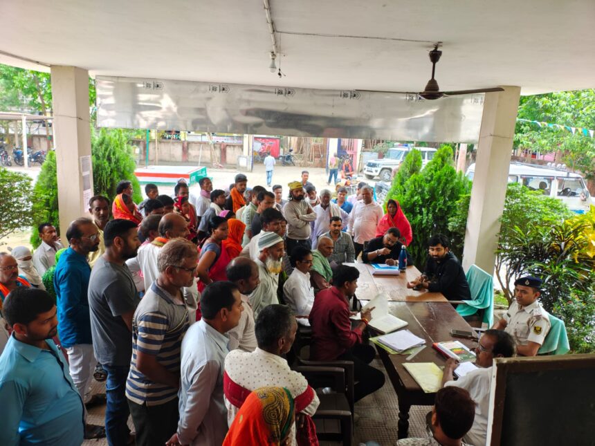 भगवानपुर थाना परिसर के जनता दरबार में भूमि संबंधी दो मामले का हुआ निष्पादन 1