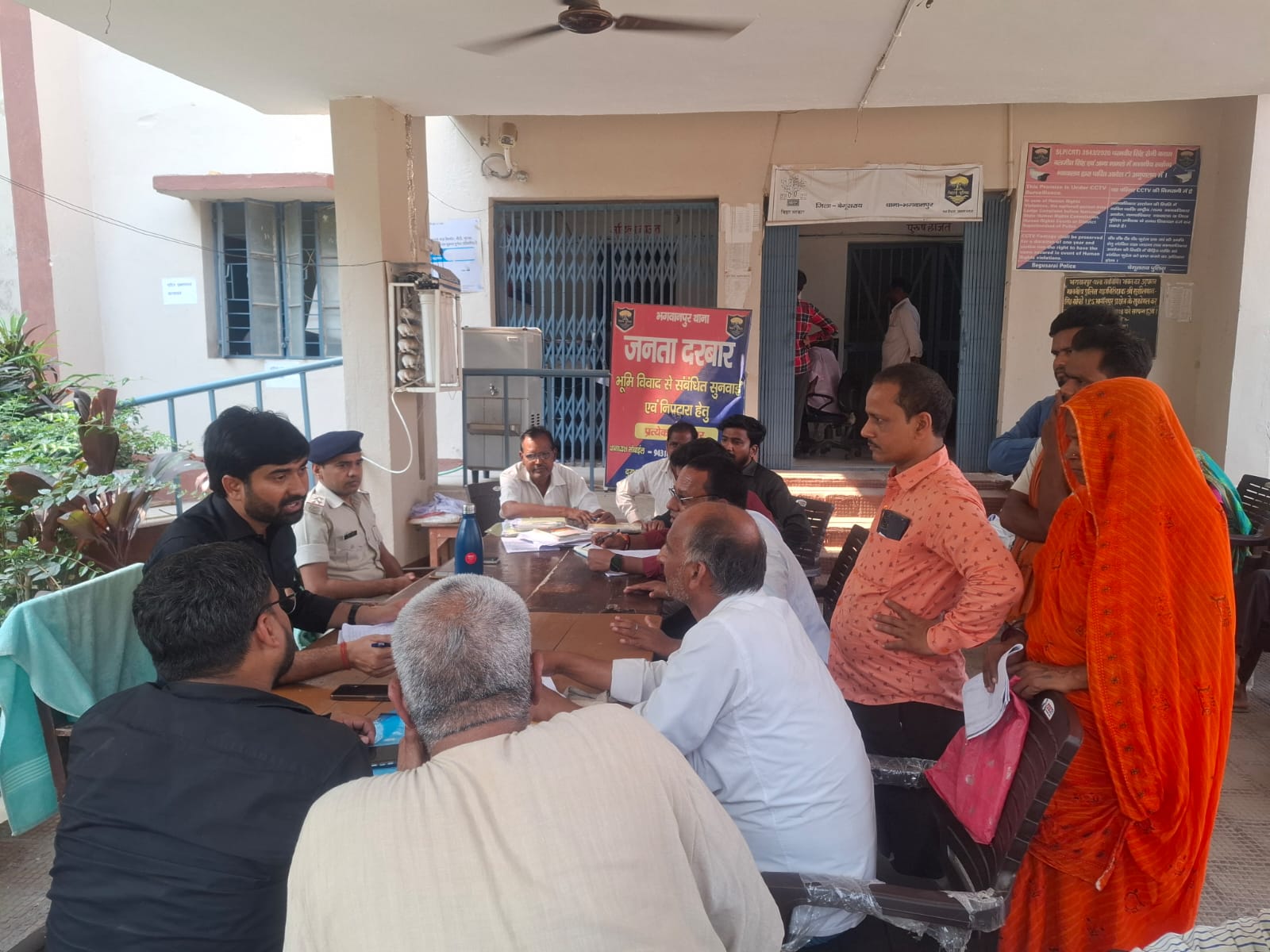 भगवानपुर थाना परिसर के जनता दरबार में भूमि संबंधी दो मामले का हुआ निष्पादन 2