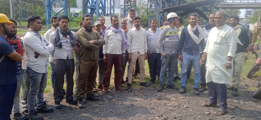 एनटीपीसी बरौनी इकाई के अंदर कार्यरत मजदूरों के ज्वलंत सवालों पर किया गया गेट मिटींग, मजदुरो के अधिकार को लेकर उठाए सवाल 2