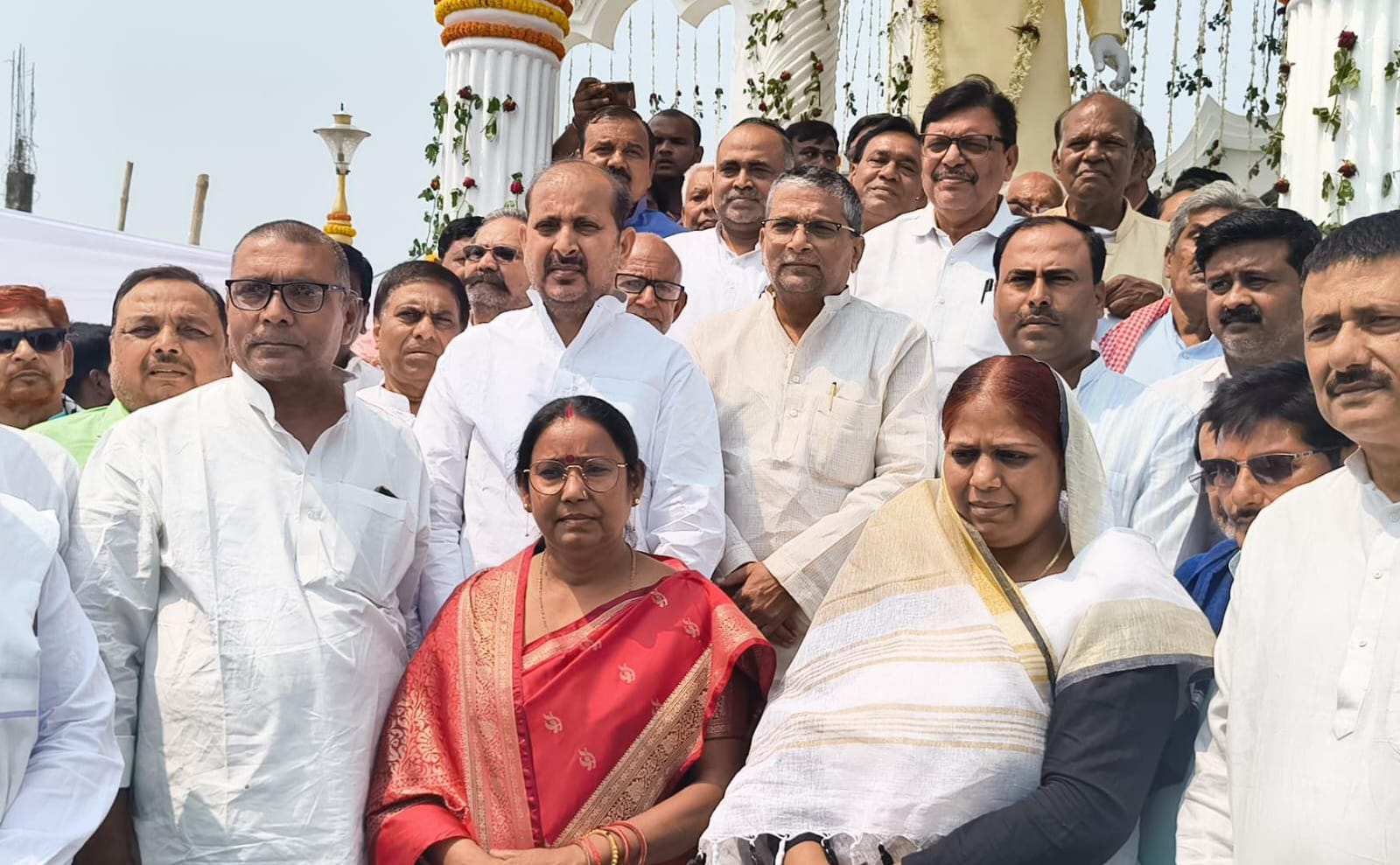 समस्तीपुर: राजद कार्यकर्ताओं ने राजद नेता सह पुर्व मुखिया शहीद अखिलेश राय की पुण्यतिथि पर दी श्रद्धांजलि 3