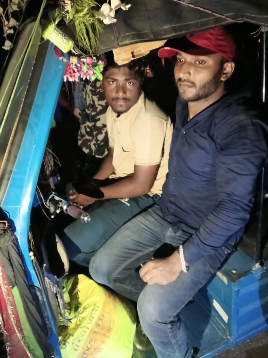 ई-रिक्शा से 30 लीटर देशी शराब के साथ दो शराब कारोबारी गिरफ्तार, भेजा जेल 1