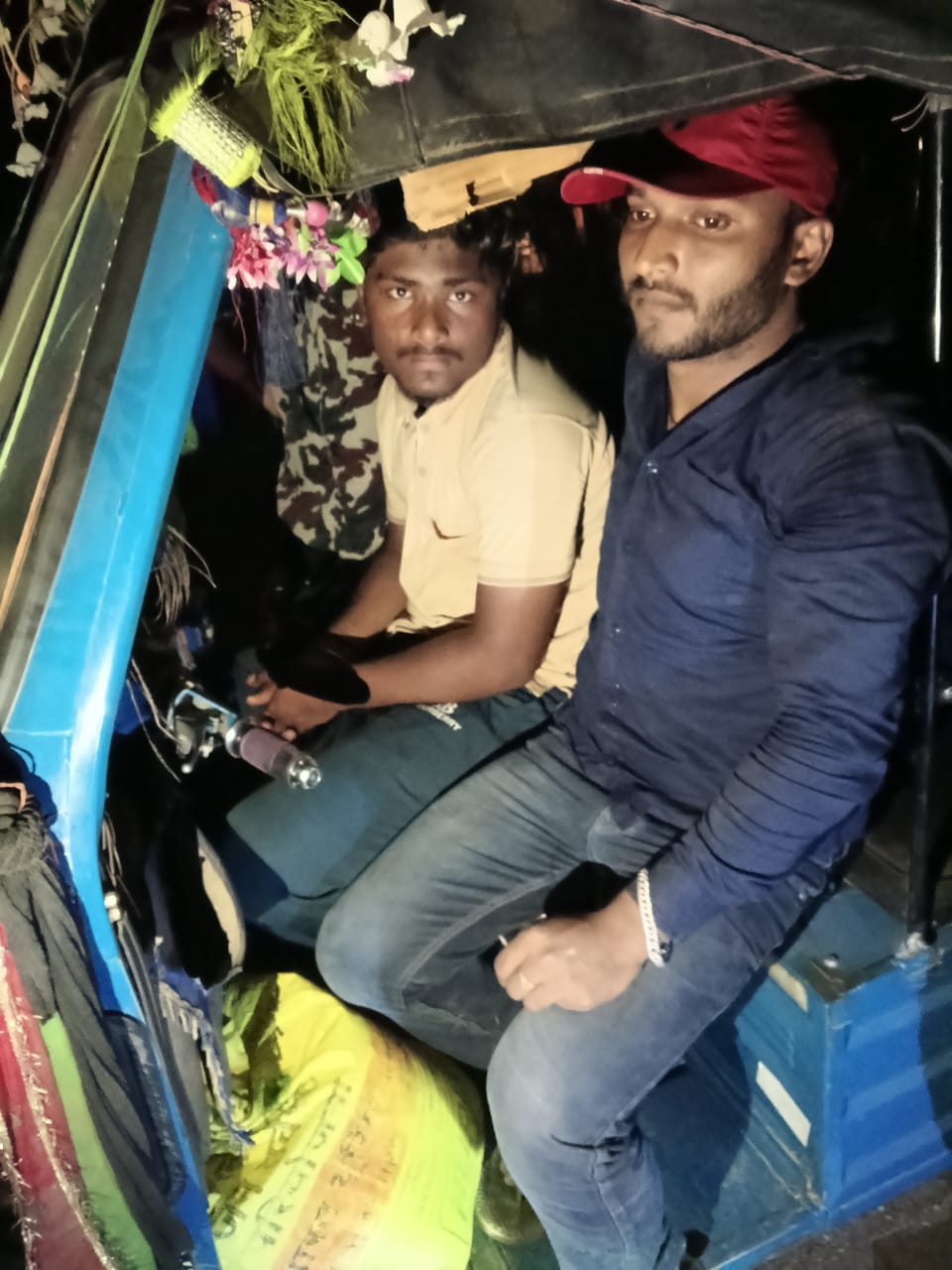 ई-रिक्शा से 30 लीटर देशी शराब के साथ दो शराब कारोबारी गिरफ्तार, भेजा जेल 2