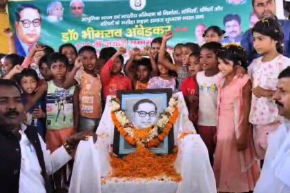 खगड़िया: राजद कार्यकर्ताओं ने बाबा साहब की 135 वीं जयंती हर्षोल्लास के साथ मनाया 6