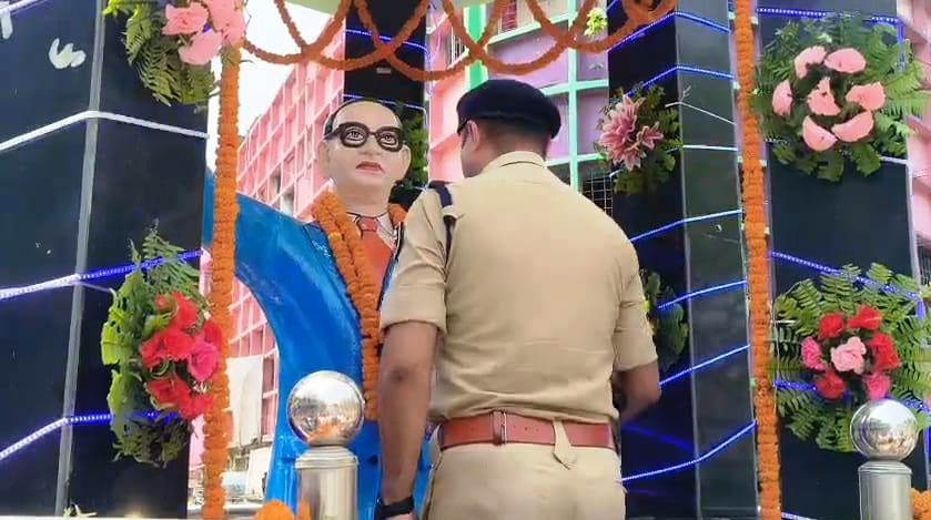 बेगूसराय जिला प्रशासन व जनप्रतिनिधियों ने बाबा साहब की 135 जयंती धुमधाम से मनाया गया 2