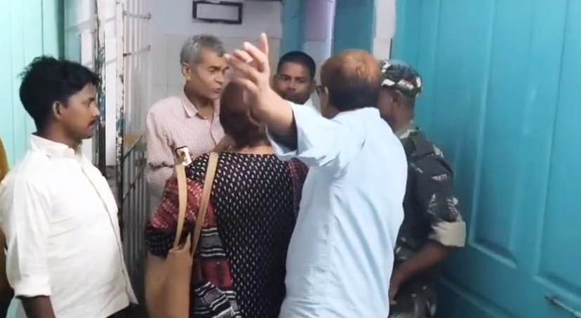 बेगूसराय सदर अस्पताल के इमेरजेंसी ड्यूटी में तैनात डॉक्टर का अमानवीय चेहरा आया सामने, जहाँ सांप काटने पर इलाज के लिए गए मरीज को देखने से किया इंकार 3