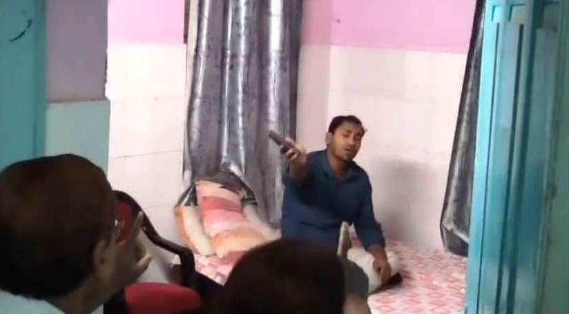 बेगूसराय सदर अस्पताल के इमेरजेंसी ड्यूटी में तैनात डॉक्टर का अमानवीय चेहरा आया सामने, जहाँ सांप काटने पर इलाज के लिए गए मरीज को देखने से किया इंकार 2