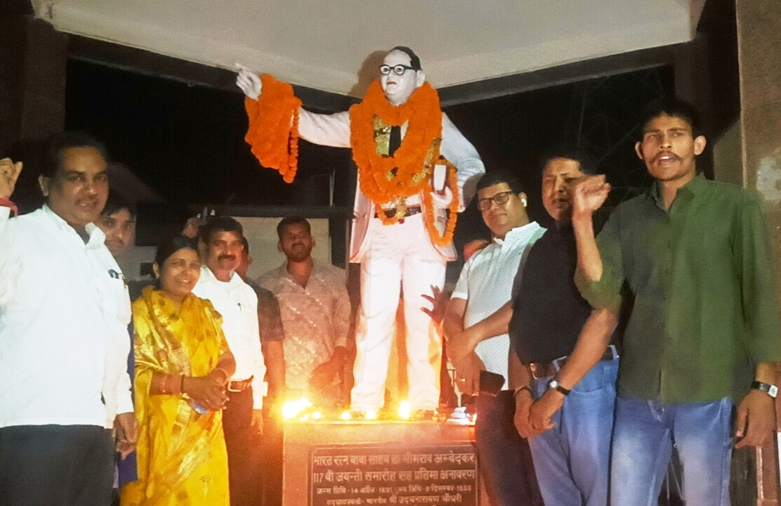 बाबा साहब डॉ भीमराव अम्बेडकर की जयंती पर 134 दीप जलाकर बाबा के सपनों को पूरा करने का दिया गया संदेश - मुख्य पार्षद 3