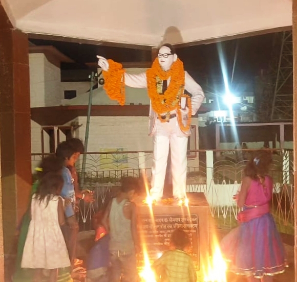 बाबा साहब डॉ भीमराव अम्बेडकर की जयंती पर 134 दीप जलाकर बाबा के सपनों को पूरा करने का दिया गया संदेश - मुख्य पार्षद 4