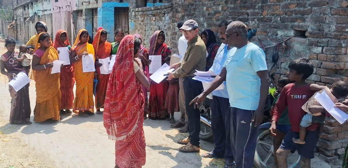 शिविर के माध्यम से बीडीओ ने किया 53 जन्म प्रमाणपत्र का वितरण 2