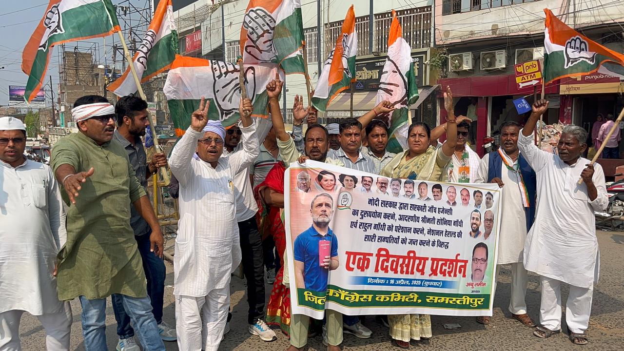 समस्तीपुर: कांग्रेस पार्टी के कार्यकर्ताओं ने मोदी सरकार की मनमानी के खिलाफ जुलूस निकालकर किया विरोध प्रदर्शन 2