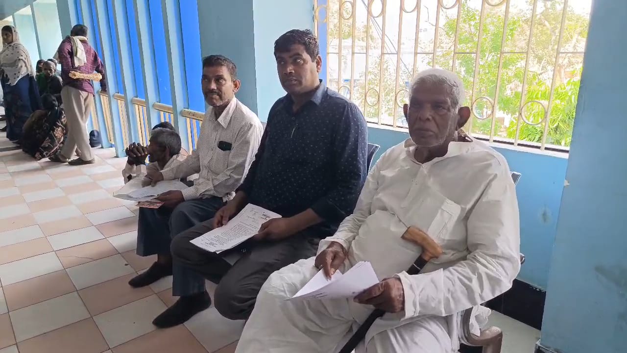 नालंदा: पूर्व विधायक पप्पू खान पर दो फरियादियों ने लगाए आरोप, नौकरी के नाम पर पैसे और जमीन हड़पने का आरोप 2